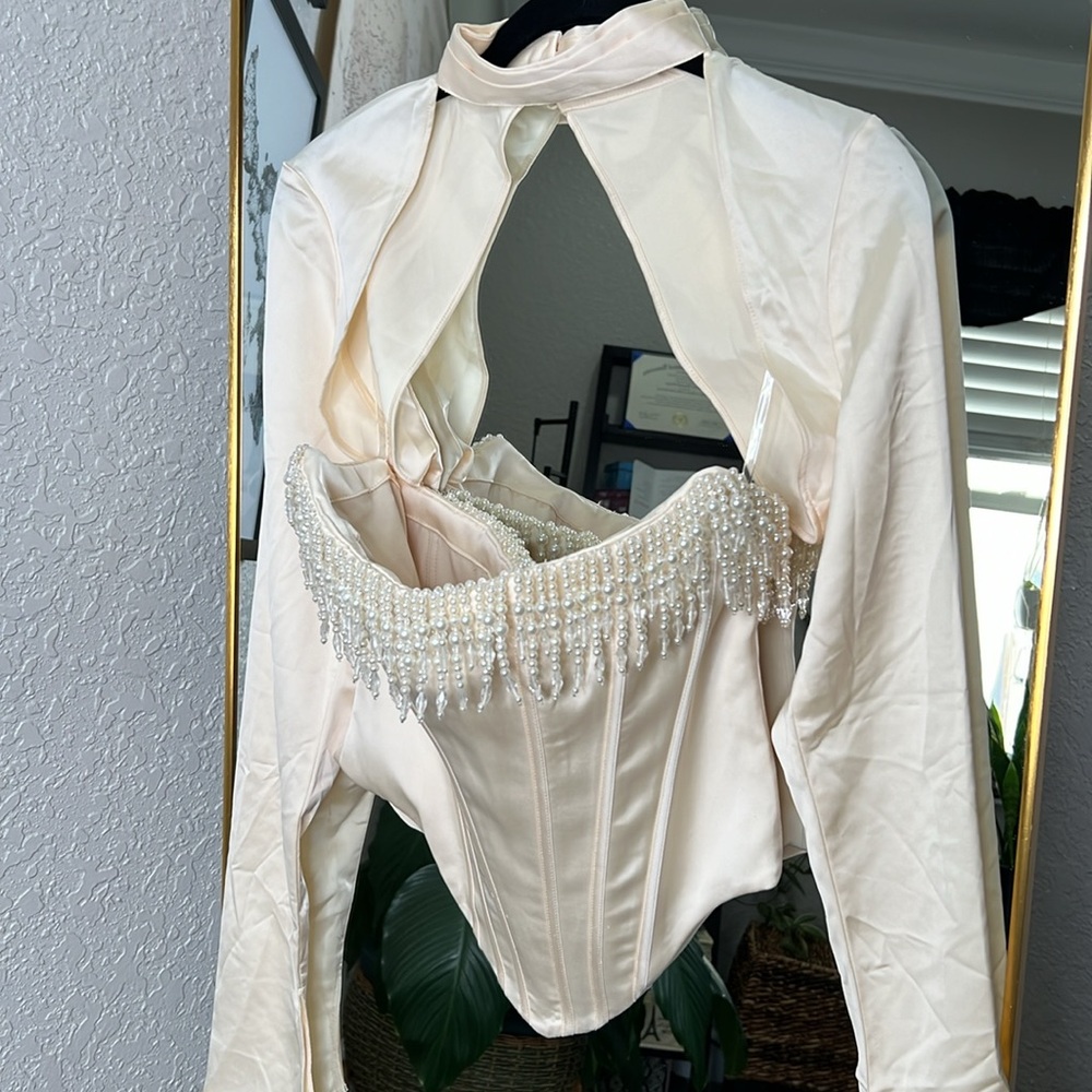 HOUSE OF CB 'Aubrie' Vintage Cream Satin Sleeve Top NWOT - Picture 5 of 9